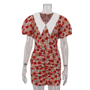 Abito da <span class=keywords><strong>donna</strong></span> estivo floreale con arricciatura rossa alla moda - Product Image 2