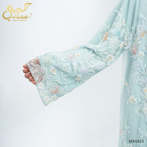 工場直送の豪華なドバイアバヤ、女性用、花柄刺繍、光沢のあるオーガンザ、控えめながらゴージャスな着物、イードの伝統的なイスラム教徒の服装 - Product Image 3