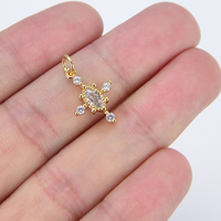 CZ8328 Grossiste Micro Pendentif Croix Pavé Diamant CZ, Breloque en Oxyde de Zirconium Bijoux Chrétiens