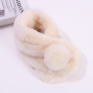 Écharpe <span class=keywords><strong>en</strong></span> fausse <span class=keywords><strong>fourrure</strong></span> unie tendance pour femme, douce et confortable, avec pompon, idéale pour le quotidien - Product Image 5
