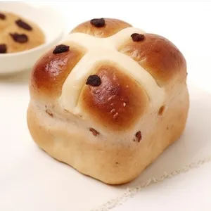 2024 New Design Easter Decoration Cute Bread Stuffed Doll Hot Cross Buns Plush Toy