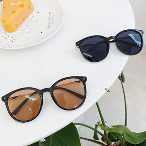 Lunettes de soleil rondes Qianai tendance, protection UV400, verres de type 3 AC, lunettes de conduite pour hommes avec rivets à points, monture verte - Product Image 3