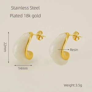 Pendientes de Lágrima de Resina con Perlas de Color y Acero Inoxidable Chapado en Oro PVD de 18K para Mujer |   Impermeable, Hipoalergénico y Resistente a la Decoloración - Product Image 5