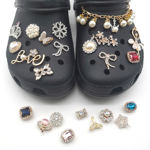 Vente en gros Bling sabot breloques diamant bijoux chaussures décorations chaînes <span class=keywords><strong>accessoires</strong></span> <span class=keywords><strong>pour</strong></span> filles femmes chaussures décorations chaussures breloques - Product Image 2