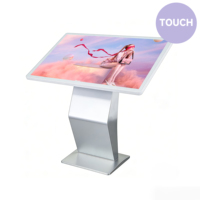 Kiosque interactif à écran tactile de 43 pouces pour la signalisation numérique intérieure, l'information des passagers et la signalisation directionnelle dans les aéroports