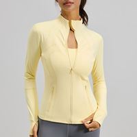 Veste de sport légère pour femme grande taille, coupe-vent, extensible dans quatre directions, avec fermeture éclair et logo au dos, idéale pour le yoga, la course et le fitness en extérieur.