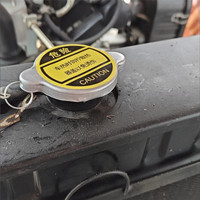 Tapa de radiador universal de 0.9 bar, tapa de tanque de agua con regulación de presión antifugas para sistema de refrigeración de automóviles, camiones y vehículos todoterreno.
