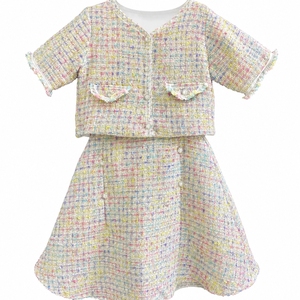 Ensemble chic en tweed pastel pour filles avec veste courte pour les fêtes - Product Image 1