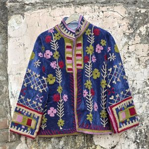 Abrigo de Algodón para Mujer con Cuello Mandarín, Bordado Suzani, Acolchado de Terciopelo, Estampado Floral, Manga Larga, para Invierno - Product Image 1