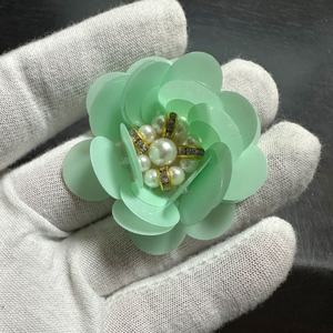 Flores de Lentejuelas 3D de PVC de 4CM, Plegadas, Pequeñas, para Decoración de Ropa, Zapatos, Sombreros, Accesorios Decorativos, Prendas Hechas a Mano, Directo de Fábrica - Product Image 6