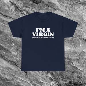 Maglietta 'I'm A Virgin', Maglietta con meme divertente, Maglietta scherzosa, Maglietta che fa imbarrarsi, Maglietta inadatta, Regalo scherzoso, Magliette divertentemente stupide - Product Image 1