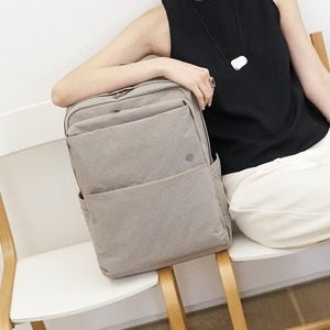 Mochila de Nailon Impermeable con Compartimento para Portátil KEIRYO Ailé L 32x45cm para Mujer, Disponible en Taiwán - Product Image 1