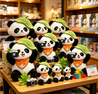 Peluche Panda Personnalisée avec Chapeau Feuille Mignon, Personnage de Dessin Animé, Poupée en Peluche pour Cadeaux d'Enfants, Vente en Gros