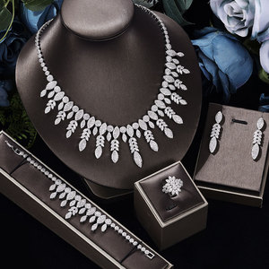 Ensemble de bijoux de mariage de luxe en argent plaqué, entièrement serti de diamants, avec collier à pampilles, boucles d'oreilles, bague et bracelet en zircon - Product Image 1