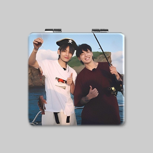 Venta al por mayor KPOP Idol <span class=keywords><strong>Bangtan</strong></span> Boys JIMIN JUNGKOOK V <span class=keywords><strong>Taehyung</strong></span> ¿ESTÁS SEGURO? Espejo de maquillaje portátil plegable cuadrado de doble cara - Product Image 1