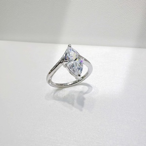 Anillo cuadrado de plata de ley 925 chapado en oro Grace, personalizado para mujer, con circonita delicada, de lujo, para boda, con corte marquesa. - Product Image 3