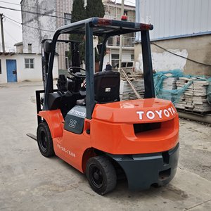 Chariot élévateur Toyota d'occasion 2,5 tonnes avec boîte de vitesses à déplacement latéral, composant essentiel, poids 4200 kg, machine pour inspection par rapport et vidéo - Product Image 4