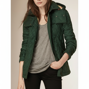 Chaquetas láser acolchadas personalizadas con botones Moda del Reino Unido Diseños cálidos e impermeables con cremallera Chaquetas acolchadas con patrón sólido - Product Image 1