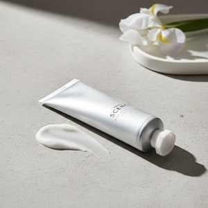 Crema de Manos para una Piel Suave y Tersa, Anti-agrietamiento, No Grasosa, en Tubo de Aluminio, con Fragancia Amaderada, para Piel Normal # CREMA DE MANOS RADIANTE PARA JÓVENES NMN - Product Image 3