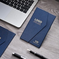 Boîte rigide de cadeau créative à trois volets avec logo personnalisé revêtement UV de gaufrage par stratification mate pour l'emballage de carte de crédit magnétique recyclable