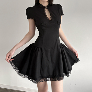 Minivestido negro con encaje y cuello con abertura para mujer, vestido de manga corta con corte en A, atuendo informal de fiesta estilo coquette - Product Image 5