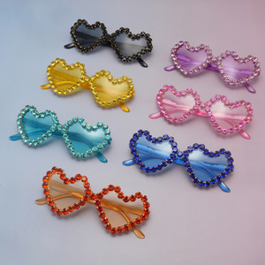 Vente en gros de 2025 nouvelles lunettes de soleil Uv400 en mosaïque en forme de coeur avec protection UV pour les fêtes, les rassemblements et les festivals - Product Image 1