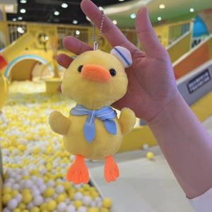 Llavero de peluche de pato TikTok con bufanda y dije para bolsos - Venta al por mayor - Product Image 6
