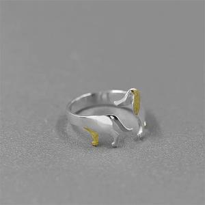 Bague ouverte en alliage <span class=keywords><strong>bicolore</strong></span> or et argent, motif chien <span class=keywords><strong>teckel</strong></span> de dessin animé mignon, style européen et américain, motif goutte d'huile, simple et tendance, pour le marché transfrontalier - Product Image 2