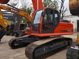 รถขุดตีนตะขาบ Doosan DX225LC สีส้ม เครื่องจักรก่อสร้างระบบไฮดรอลิก - Product Image 6