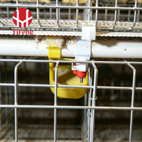 Cage à poules pondeuses de type A à 3 niveaux avec alimentation automatique, abreuvoir à tétine, courroie de fumier, collecte des œufs, poulailler galvanisé
