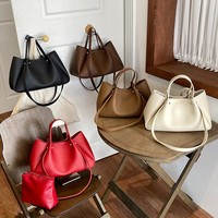 Sac à bandoulière en PU souple tendance et élégant, sac fourre-tout luxueux, sac à main simple pour femmes, sac décontracté classique de haute qualité pour femmes