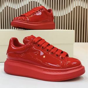 Nouvelles chaussures de sport et de marche tendance en cuir verni uni à lacets pour hommes et femmes 2026 - Product Image 1