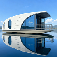 Luban Cabine 8.5m Design De Luxe Moderne Flottant Eau Maison Préfabriquée Péniche Capsule Maison Apple Cabine pour Camping