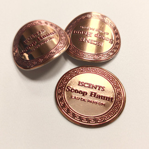 Etiquetas Redondas en Relieve con Borde <span class=keywords><strong>de</strong></span> Llave Griega Roja, Etiquetas Personalizadas Retro para Botellas <span class=keywords><strong>de</strong></span> <span class=keywords><strong>Eau</strong></span> <span class=keywords><strong>de</strong></span> <span class=keywords><strong>Parfum</strong></span>, Pegatinas <span class=keywords><strong>de</strong></span> Lámina Metálica - Product Image 3