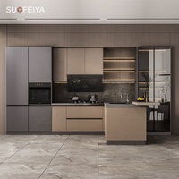 Sofeyia Armoire de cuisine italienne moderne en forme de L Panneau de particules de haute qualité Paquet plat Robinet d'évier Surface de panneau de porte en acrylique