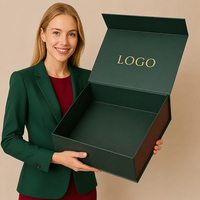 Boîte cadeau pliable OEM en gros, boîte d'emballage en papier rigide de luxe avec logo personnalisé et fermeture magnétique pour vêtements et accessoires