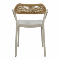 Chaise d'extérieur empilable moderne en plastique gris clair avec accoudoirs