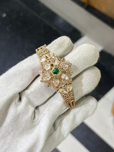 กำไลข้อมืออินเดียแบบคุณดัน โพลกี ชุบทอง ลายดอกไม้ ดีไซน์ดั้งเดิมสำหรับเจ้าสาว งานแต่งงาน เครื่องประดับเลียนแบบสำหรับผู้หญิง แฟชั่นทันสมัย ทำจากโลหะผสม - Product Image 6
