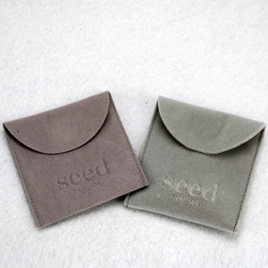 Pochette d'emballage pour bijoux en suède imprimée avec logo personnalisé, pochette de présentation pour bijoux en velours avec rabat et boutons - Product Image 4