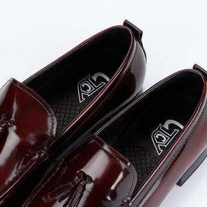 Zapatos de cuero de moda para otoño - zapatos de boda de lujo de cuero vacuno transpirable - color rojo vino - zapatos de vestir y Oxfords de cuero hechos a mano para hombre - Product Image 2