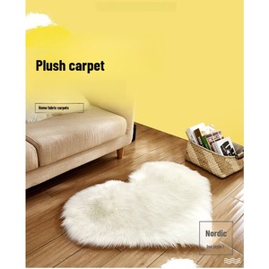 Tappeto Decorativo Multifunzionale a Forma di Cuore in Peluche, Tappetino Antiscivolo, Stile Carino per Ragazze - Product Image 5