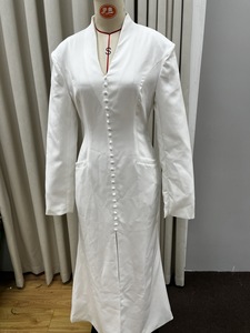 <span class=keywords><strong>ชุด</strong></span>เดรส<span class=keywords><strong>ยาว</strong></span>สีขาวสไตล์ยุโรปอเมริกัน <span class=keywords><strong>แขน</strong></span><span class=keywords><strong>ยาว</strong></span> เอวสูง แต่งแผ่นรองไหล่ กระดุมแถวเดียว คอวี แต่งลาย สำหรับงานกลางคืน - Product Image 2