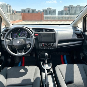 <span class=keywords><strong>Honda</strong></span> Fit Usado 2016 1.5L CVT Automático 5 <span class=keywords><strong>Plazas</strong></span> Volante a la Izquierda Asientos de Tela Color Oscuro Alta Eficiencia de Combustible Gasolina Euro VI Ghana - Product Image 5