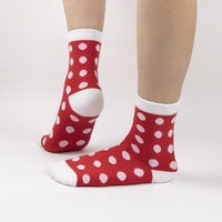 Chaussettes de robe de cheville antidérapantes avec logo personnalisé pour femmes Design d'hiver Coussin en coton tricoté respirant Chaussettes de Noël rouges pour le nouvel an