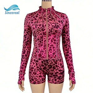Vêtements d'été personnalisés pour femmes, ensemble assorti veste et short imprimé léopard, ensembles courts 2 pièces pour femmes, vêtements de détente personnalisés pour femmes - Product Image 4