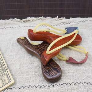 Hühnerflügel-Holzschleuder Weihnachts-Tierthema Kinder-Nostalgie Outdoor-Freizeitunterhaltung Handgravierte Rote Handwerkskunst - Product Image 2