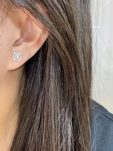 ต่างหูเพชรแท้ทรงสี่เหลี่ยมผืนผ้า ดีไซน์รัศมี ประดับเพชรธรรมชาติ 0.36 กะรัต รุ่น Xinfly 18K สำหรับผู้หญิง - Product Image 3