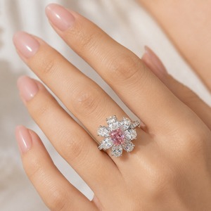 Anello quadrato da donna, design geometrico per l'uso quotidiano, accessorio per le mani semplice ed elegante - Product Image 2