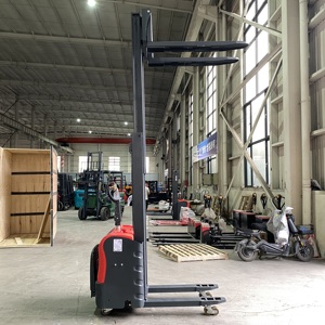 Precio de fábrica Equipo de almacén Carretilla elevadora 1,5 metros a 3,5 metros Altura de elevación 2000 kilogramos Carretilla elevadora Grúa apiladora - Product Image 3