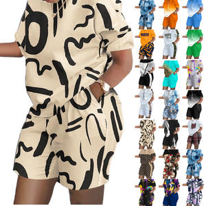 Conjunto de Dos Piezas de Moda Casual para Mujer con Camiseta de Cuello Redondo Manga Corta y Estampado Digital con Shorts de Cintura Elástica de Color Sólido - Product Image 1